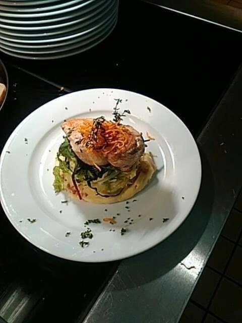 The Swan @ Stoford Hotel Exterior foto A prepared dish of chicken and cabbage